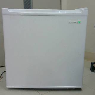 小型ノンフロン冷蔵庫　　YRZ-C05B1　　（ヤマダ電機で購入）