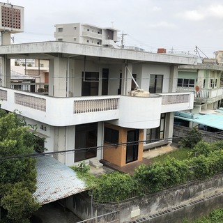 沖縄市知花に待望の庭付広々一戸建てが登場(^○^)大家族でも安心...