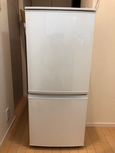 超美品 シャープ 137L ホワイト SJ-D14B 冷蔵庫 冷蔵庫