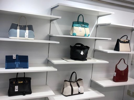 沖縄県那覇市国際通りに面したてんぶす那覇1fにセレクトブランドショップopen デヨンくん 牧志のその他の無料広告 無料掲載の掲示板 ジモティー