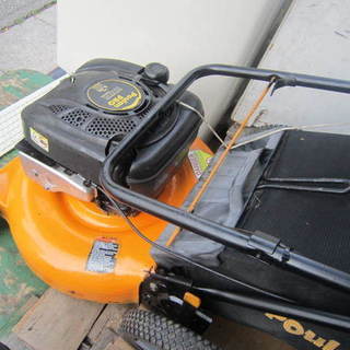 芝刈り機６．２５馬力バケット付き