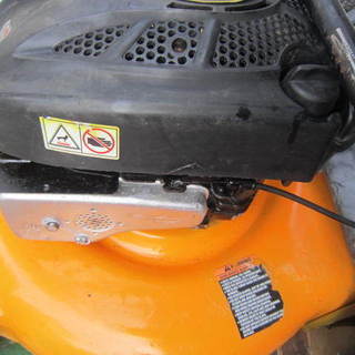 芝刈り機６．２５馬力バケット付き