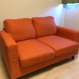 オレンジ色ソファー