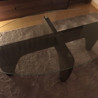 ラウンド型ガラステーブル