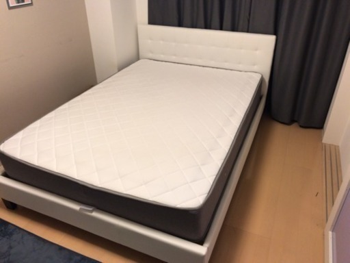 ダブルベッド