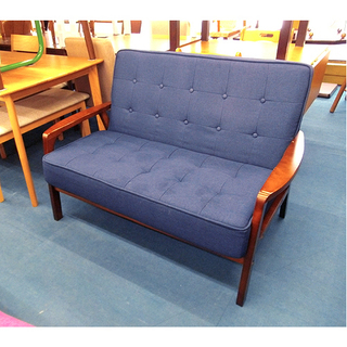 札幌 使用期間2ヶ月【ネイビーブルーの2人掛けアームソファ】幅116.5cm