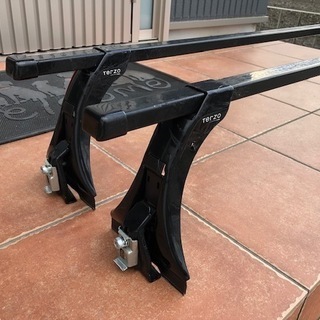 美品★TERZO レインモールタイプ　ミドルルーフ車用　スクエアバー＆フット（EF4T）キーロック付き