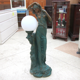 フロアライト 照明付き女神像 ブロンズ風 オブジェ 玄関フロア照明 