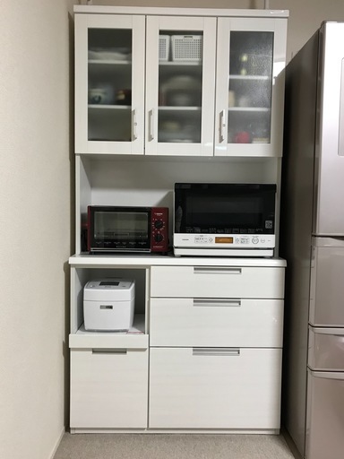取引中。美品 ニトリ 食器棚 キッチンボード  白色 (ダリア 100KB WH)