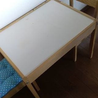 IKEA　幼児用の机
