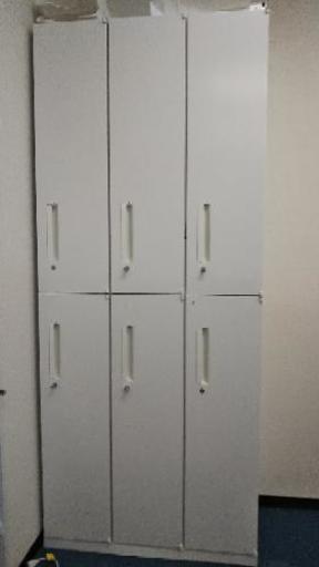 内田洋行 ６人用ロッカー