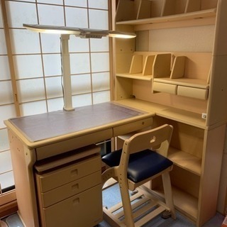 Koizumi CDM 351 SKSK  学習机、キャビネット、椅子、本棚、ランプ