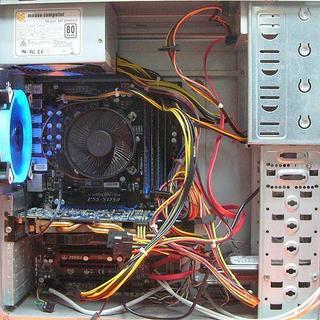 GTX660☆i7同等8スレッドXeon搭載フォトナOK♪赤い彗星☆彡