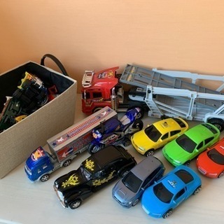大小様々な車のおもちゃ  20個以上