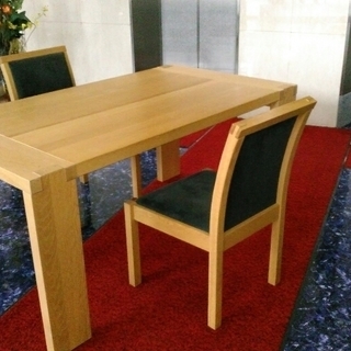 テーブルと椅子4脚セット