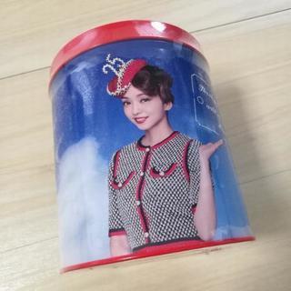 安室奈美恵25周年缶バッジ&缶×2個セット