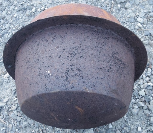 昔の　釜　かま　　ドラム缶に収まります。