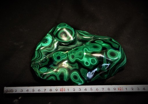 マラカイト(Malachite)1.8㎏原石磨き　コンゴ産孔雀石　「再会」「恋の成就」「癒し」「魔除け」の御守り