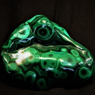 マラカイト(Malachite)1.8㎏原石磨き　コンゴ産孔雀石　「再会」「恋の成就」「癒し」「魔除け」の御守り