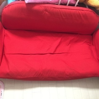 0円！赤いソファー