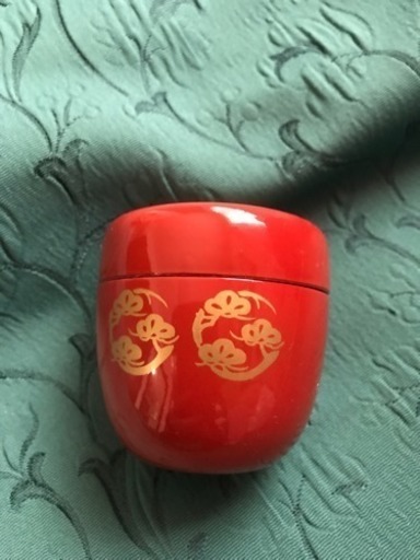 未使用 お茶道具 本塗り 朱赤 金松絵付き 茶入れ