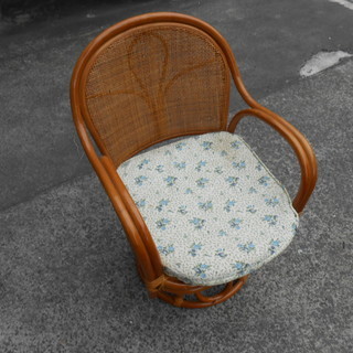 きれいな籐製　回転式らくらく座椅子