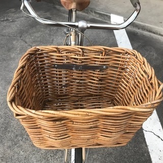 レトロ　おしゃれなシティサイクル　本革サドル、本物藤カゴ大　コースターブレーキ　　700c