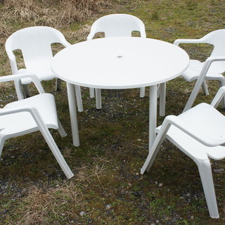 アウトドア用　円形テーブルと椅子5脚セット（白）