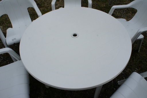 アウトドア用　円形テーブルと椅子5脚セット（白）