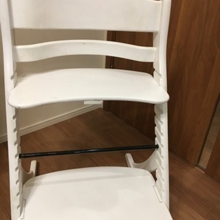 子供 椅子 白色 さしあげます。