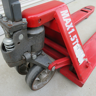 ハンドリフト １．５ｔ