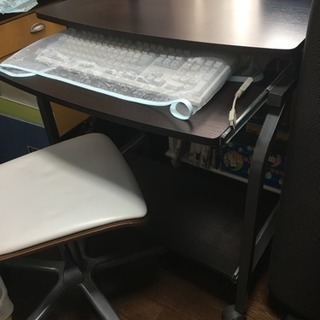 スライド式キーボードテーブル付きパソコンデスク