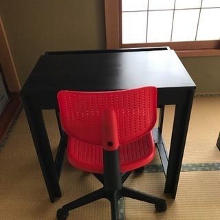 イケア 机と椅子(赤)