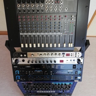音楽用機材セット（ラック、ミキサー、エフェクター、プリアンプ、MIDI音源、MIDI/オーディオ・インターフェース）