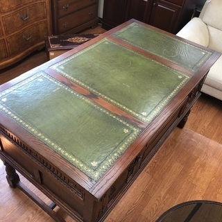 old charm(オールドチャーム) アンティーク調のデザインデスク！