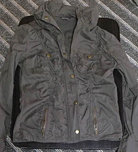 Jessyloganカーキ色 ミリタリーグリーン ジャケット よっちゃん 倉敷のジャケット レディース の中古 古着あげます 譲ります ジモティーで不用品の処分