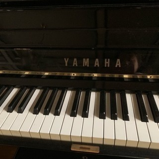ヤマハ YAMAHA アップライト ピアノ 黒 ブラック 椅子付