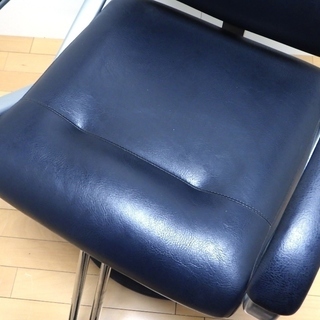 カットチェア スタイリングチェア 革張り 足踏み 昇降回転 油圧式 床屋/理容室/美容室/