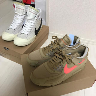 どちらもSNKRSで購入しました。 領収書添付あり。 付属品全てござい