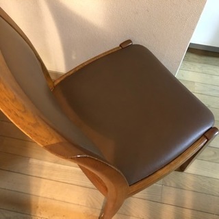 茶色い椅子 1脚500円 2脚あります
