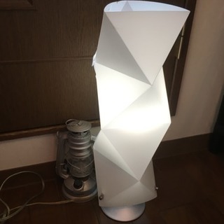 フロアランプ、壁掛け式ランプ