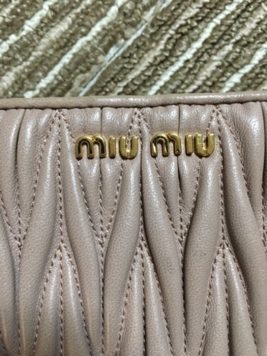 ミュウミュウ長財布(新中古 ほぼ新品です)