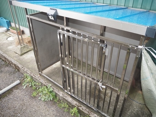 【返品送料無料】 ステンレス製犬小屋 半年間使用 大型犬・超大型犬用 その他