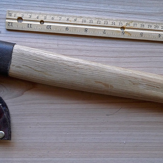 新品使いやすいブルガリアの頑丈な手斧・本革カバー付き