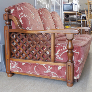 3人掛けソファ アンティーク風 クッション厚め レトロ 布 ローソファ 木製フレーム 赤茶系 ファブリック 札幌市西区西野