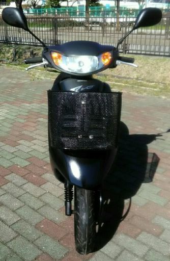 エンジンは良好な状態です。ホンダディオAF62。バッテリーは新品です。フロントブレーキパッドは新品です。バックブレーキパッドは新品です。エンジンオイルは新品です。シートカバーは新品です。