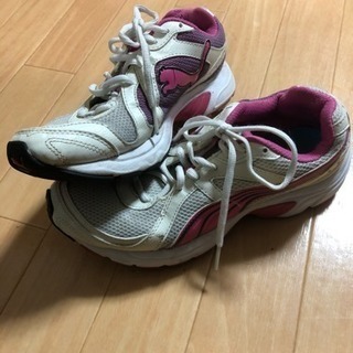 PUMAランニングシューズ24.5cm