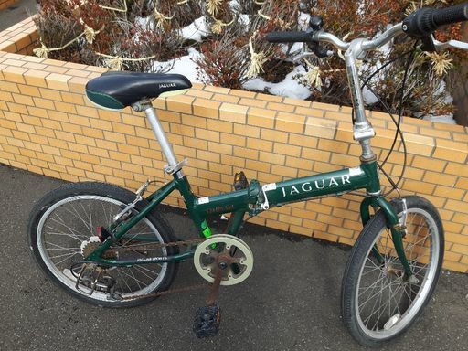 JAGUARの折りたたみ自転車です。色は白