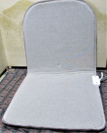 新品未使用　象印　あったか座椅子　取説有り　定価　1万円　100v-50w　寸法　45×90cm　座椅子　引き取り可能な方のみ