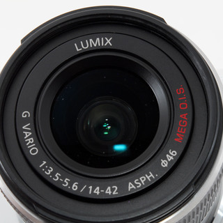 Panasonic Lumix DMC-GF6W ホワイト レンズキット★極上美品★自分撮りミラーレス★レンズフード、8GB新品SDカード付き！
